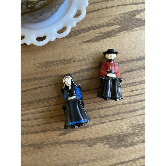 Antique Victoria Ceramics Amish Couple Salt And Pepper Shakers Rocking Chairs - Picture 6 of 6